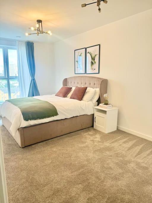 A Stylish Two Bedroom Modern Apartment With Parking Barking  Exterior photo
